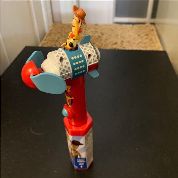 Toy Story 4 Woody Candy Fan ( No Candy Included) - Picture 5 of 8